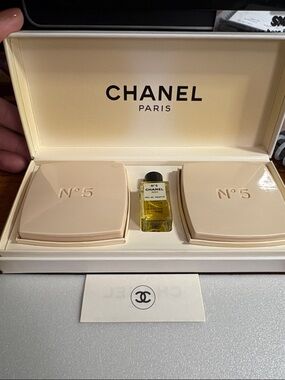 Vintage CHANEL No.5 Set in Cream & Gold Accents